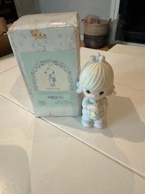 Vintage 1983 Precious Moments Flower Girl Figurine E-2835 Enesco Wedding Party S